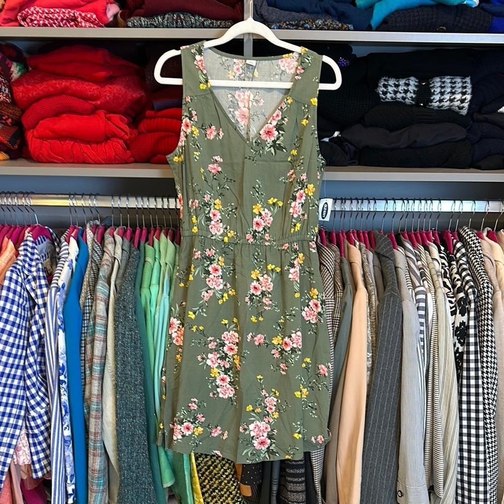 Old Navy sage/pink floral sleeveless elastic waistband v neck dress size S NWT